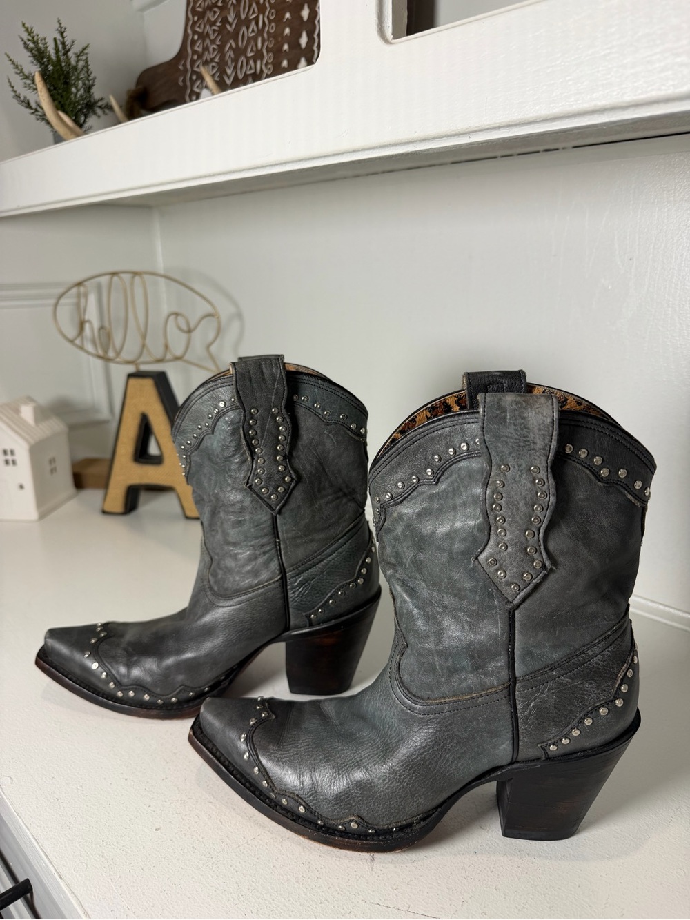 Charlie 1 Horse Womens 7.5 Gray Leather Studded Short Cowboy Western Boots
